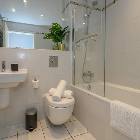 Prime Apartment In Leeds - Central Location شقة *