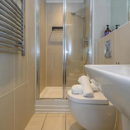 Prime Apartment In Leeds - Central Location شقة