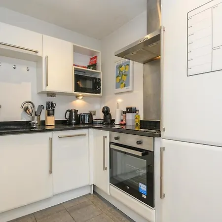 Prime Apartment In Leeds - Central Location * ليدز
