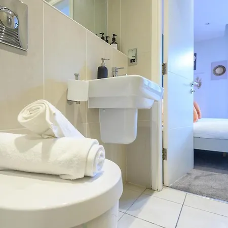 Prime Apartment In Leeds - Central Location